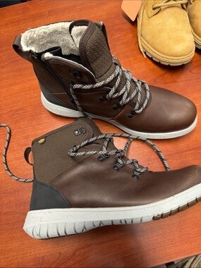 Bogs shoes size 8.5 // 062819